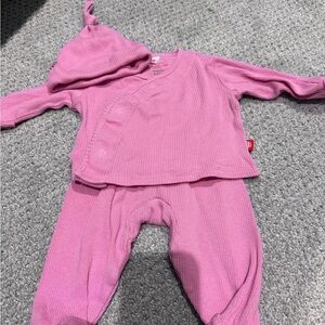 Magnetic me - Pink Baby Outfit with Hat